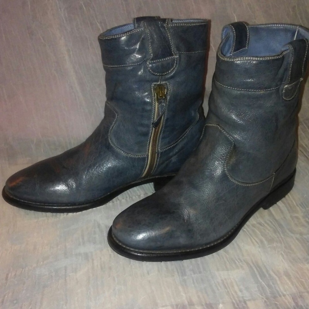 7 M Gray Leather Boots H.S. Trask
